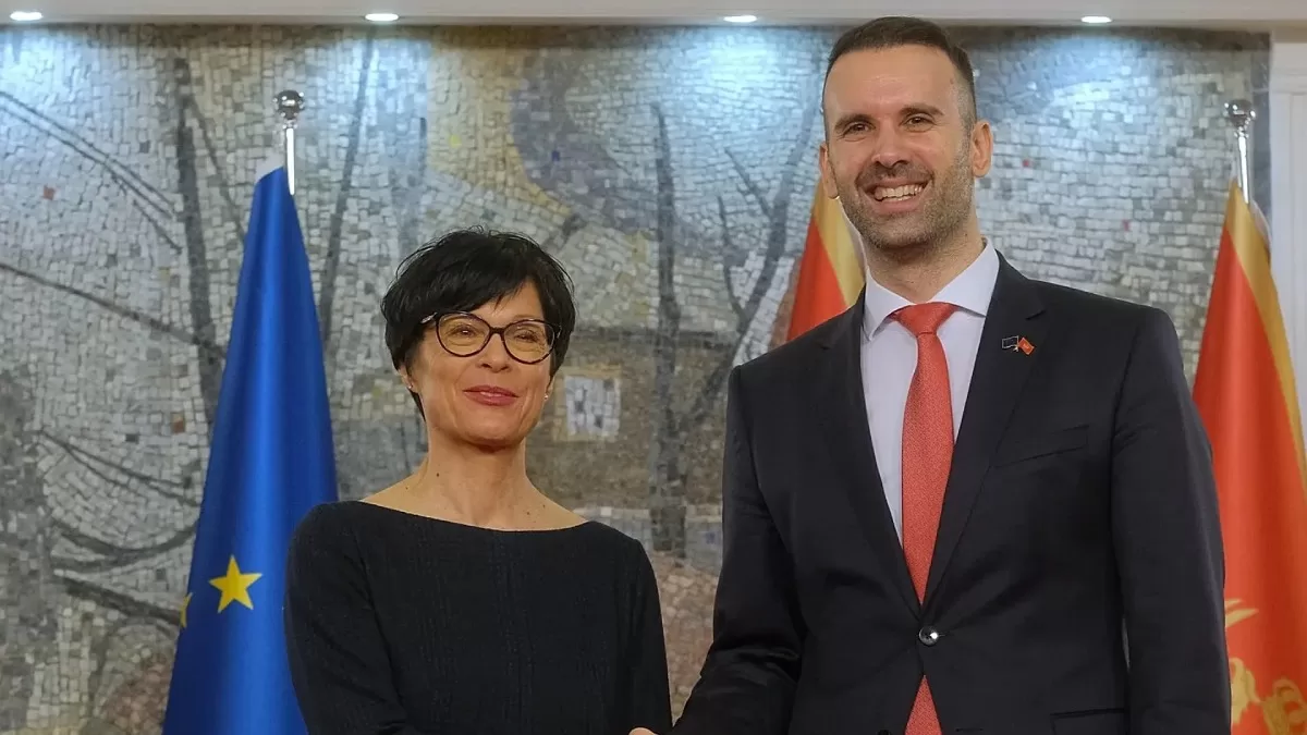 Европейский комиссар по вопросам расширения Марта Кос и премьер-министр Черногории Милойко Спайич / Фото AP