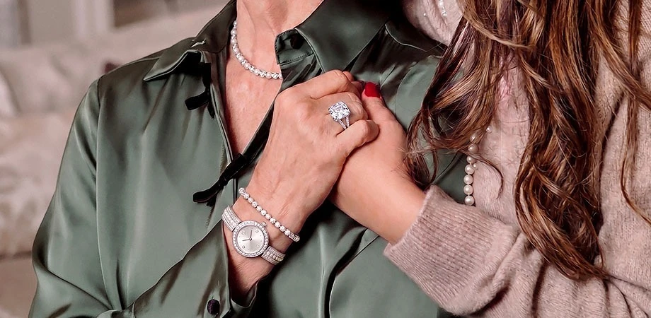 Прикраси Swarovski в подарунок для мами