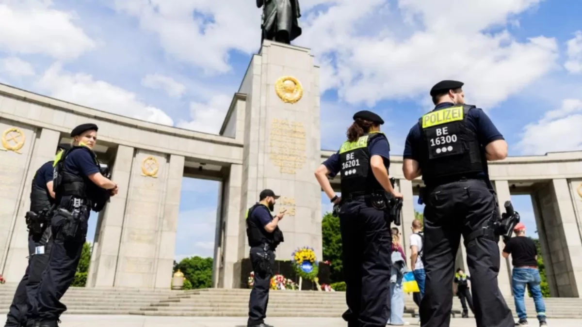 Украинские ассоциации добились через суд права свободно демонстрировать флаг Украины / Фото DPA