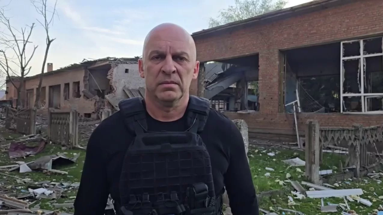 Вадим Филашкин на месте вражеского удара по центру Краматорска / Скриншот