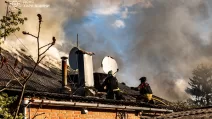 Рятувальники на місці удару по Харкову 6 травня / Фото: ДСНС