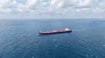 Во вторник к нефтеперерабатывающему заводу компании Taiyo Oil пришвартовался танкер с российской нефтью / Фото: Reuters