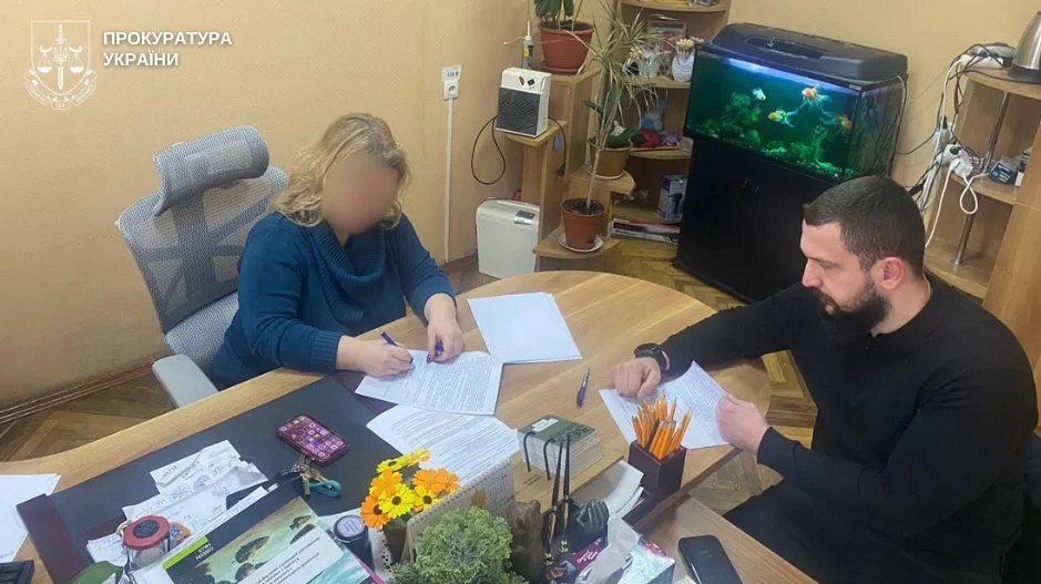 Объявление подозрения начальницы районной службы по делам детей / Фото: Киевская городская прокуратура