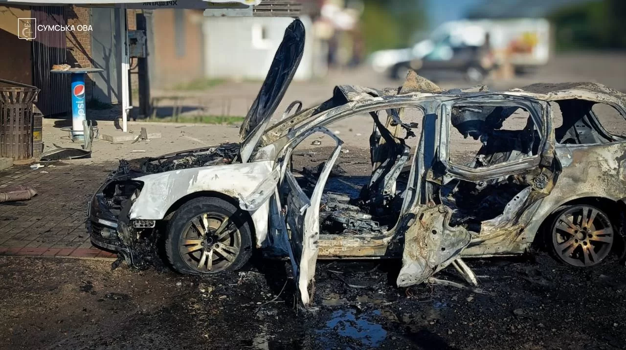 Знищена ударом російського БпЛА автівка на Сумщині / Фото: Сумська ОВА