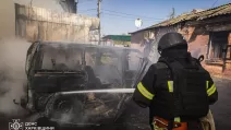 Рятувальники на місці удару РФ по Харкову 7 травня / Фото: ДСНС