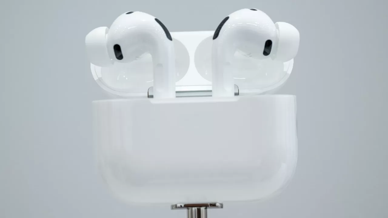 Наушники Apple AirPods Pro 3 / Фото: David Paul Morris/Bloomberg