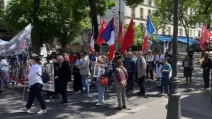Демонстрации пророссийской направленности прошли не только в Париже, но и в Лионе и По / Фото Укринформ