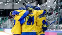 Сборная Украины завершила свои выступления на чемпионате мира в Польше на мажорной ноте, одолев Японию / Фото Федерация хоккея Украины
