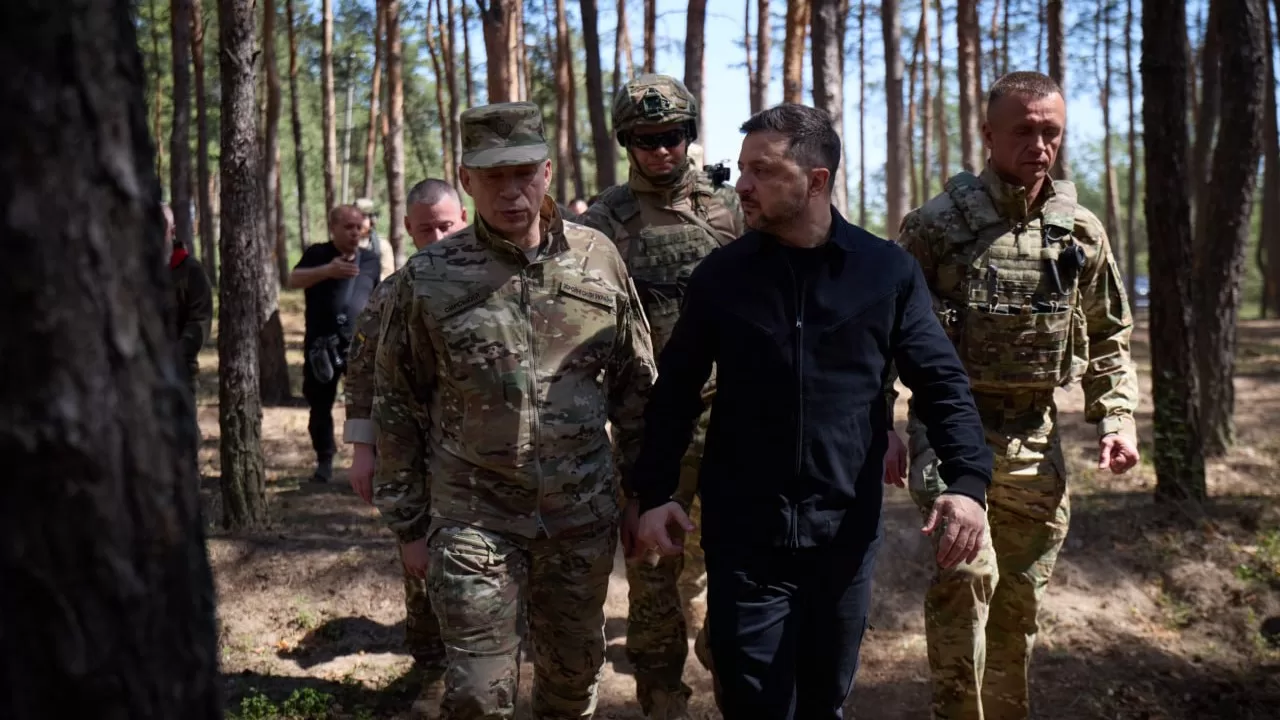 Владимир Зеленский сегодня посетил пункт управления 67-й отдельной механизированной бригады / Фото: Офис президента