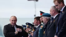 Путін відвідує військовий парад у День Перемоги, присвячений 81-й річниці перемоги над нацистською Німеччиною у Другій світовій війні, на Червоній площі в центрі Москви, 9 травня 2026 року / Фото: Reuters