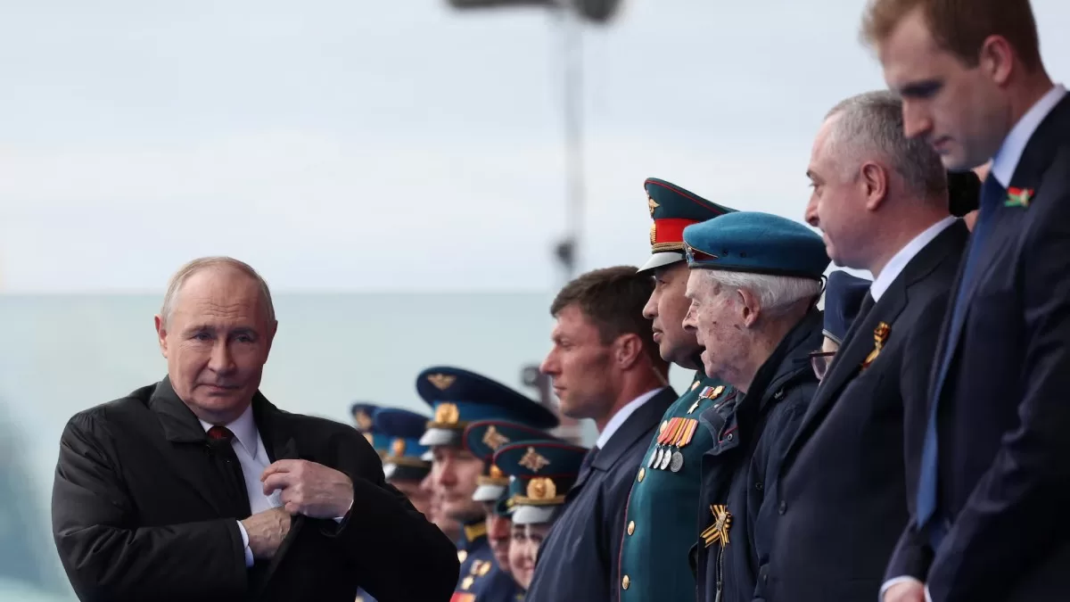 Путін відвідує військовий парад у День Перемоги, присвячений 81-й річниці перемоги над нацистською Німеччиною у Другій світовій війні, на Червоній площі в центрі Москви, 9 травня 2026 року / Фото: Reuters