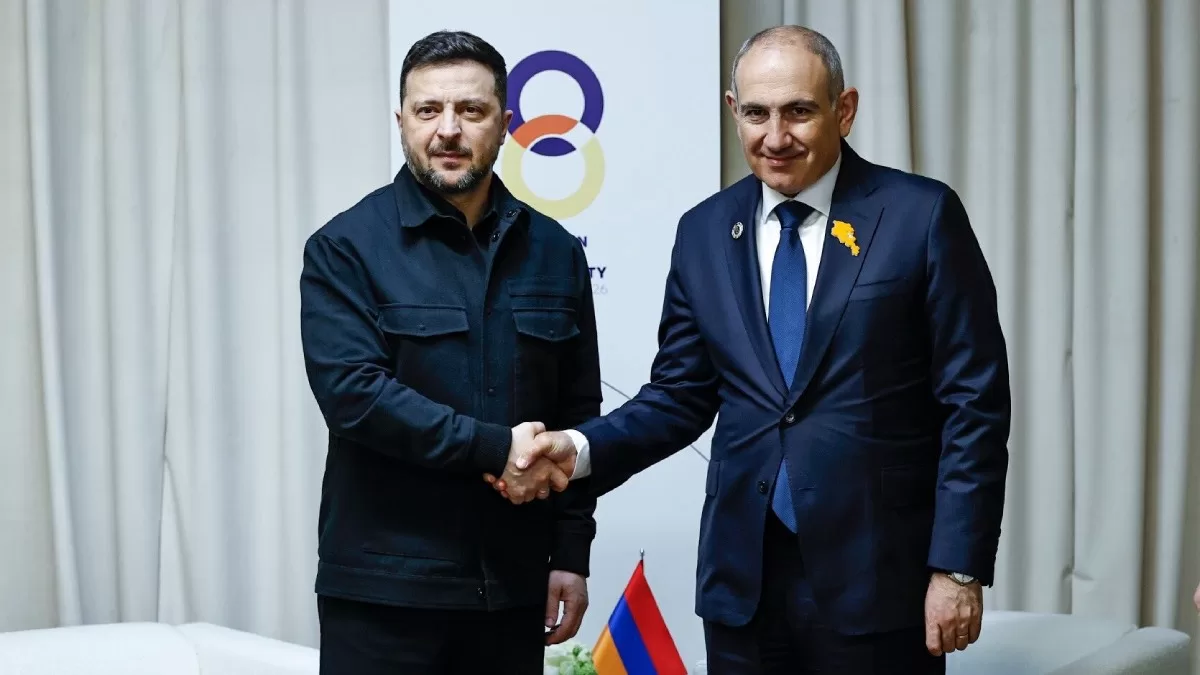 Президент Украины Владимир Зеленский и премьер-министр Армении Никол Пашинян во время встречи в Ереване 4 мая 2026 года / Фото: Офис президента