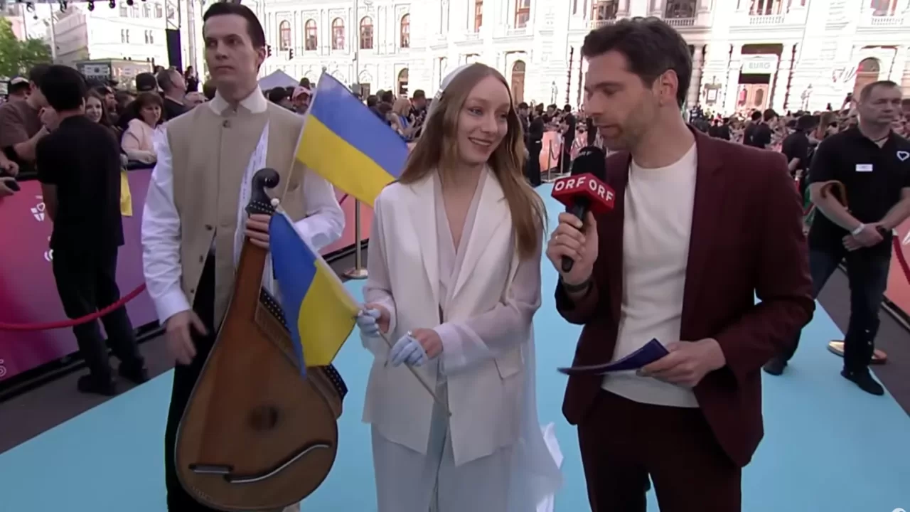 Ukraine’s LELÉKA walks Eurovision 2026 Turquoise Carpet in Vienna / Screenshot