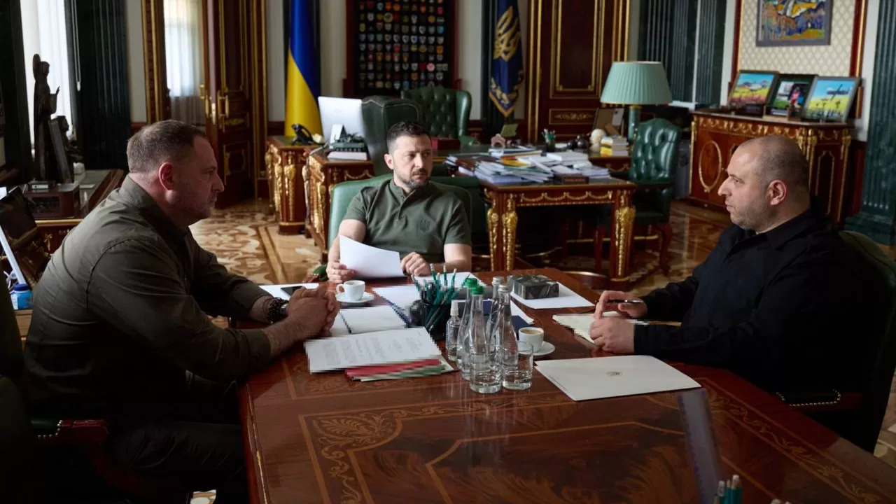 Андрій Єрмак, Володимир Зеленський та Рустем Умєров / Фото: t.me/V_Zelenskiy_official