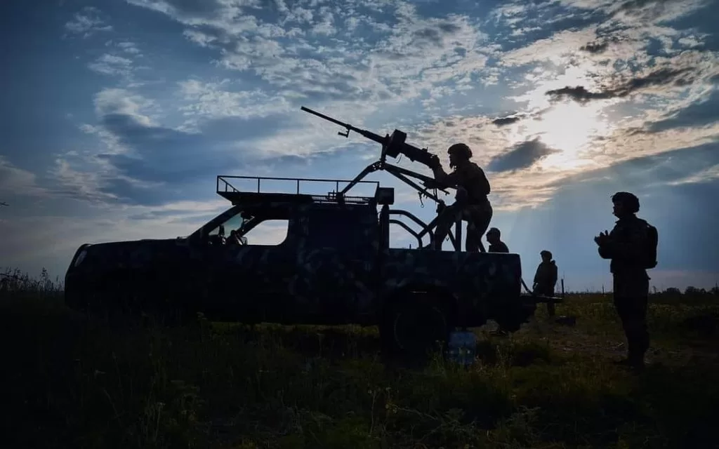 Військовослужбовці 121-ї окремої бригади територіальної оборони ЗСУ полюють на ворожі ударні дрони / Фото: Олександр Козловський