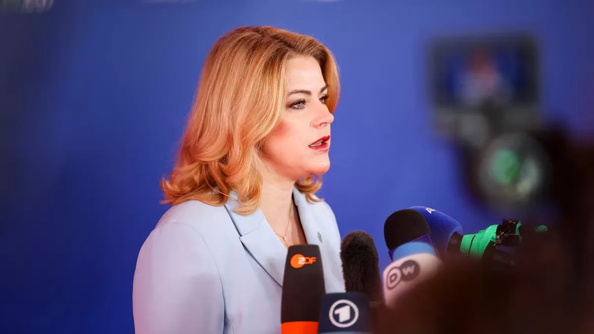 Премьер-министр Эвика Силиня выступает перед журналистами, 24 апреля 2026 года / Фото Reuters