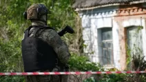 Правоохранитель на месте убийства полицейского / Фото: Нацполиция
