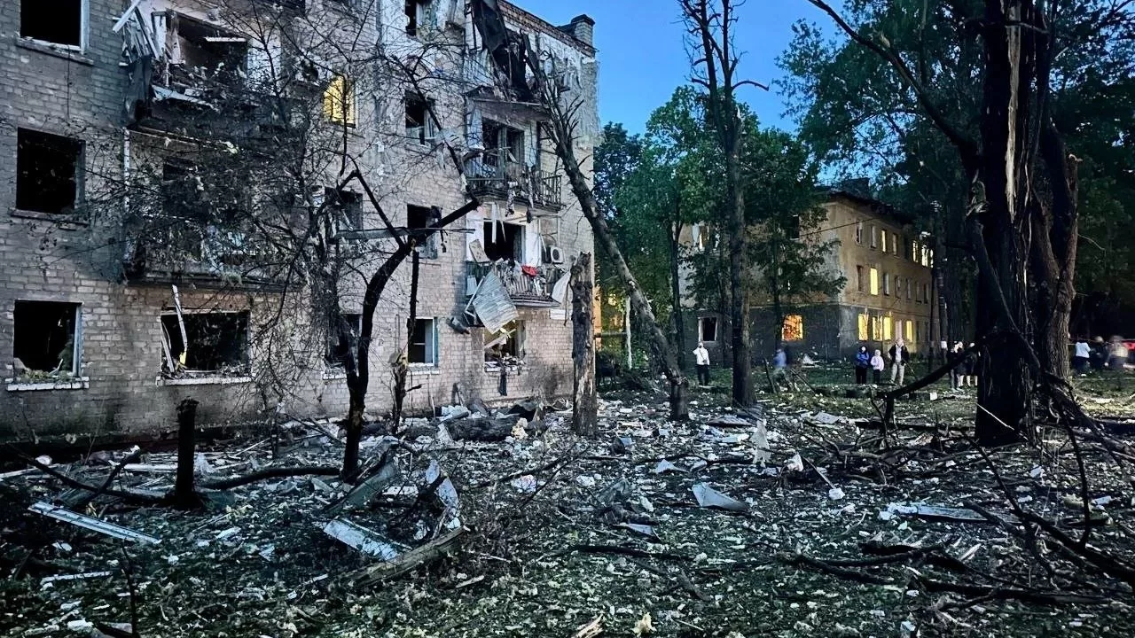 Поврежденые в результате российского обстрела дома в Днепре / Фото: Днепропетровская ОВА