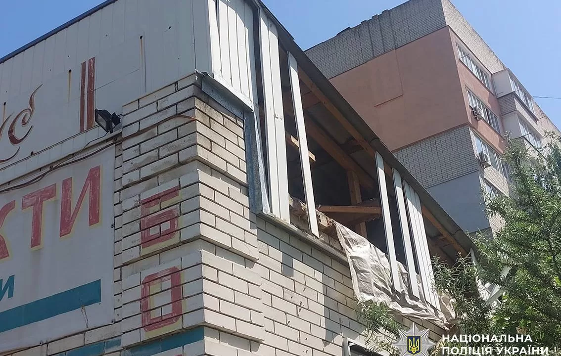 Пошкоджений будинок внаслідок ракетного удару по Прилуках / Фото: ГУНП в Чернігівській області