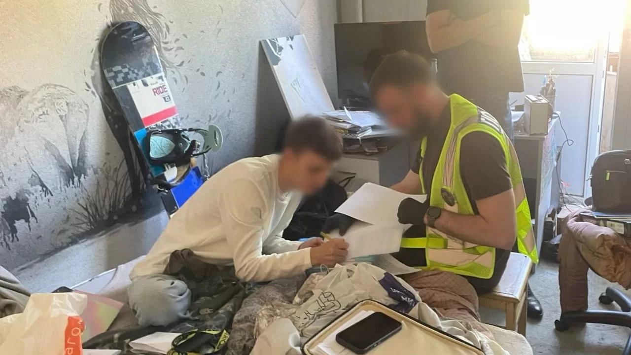 Киянина затримали за шахрайство на 700 тис. грн / Фото: Нацполіція