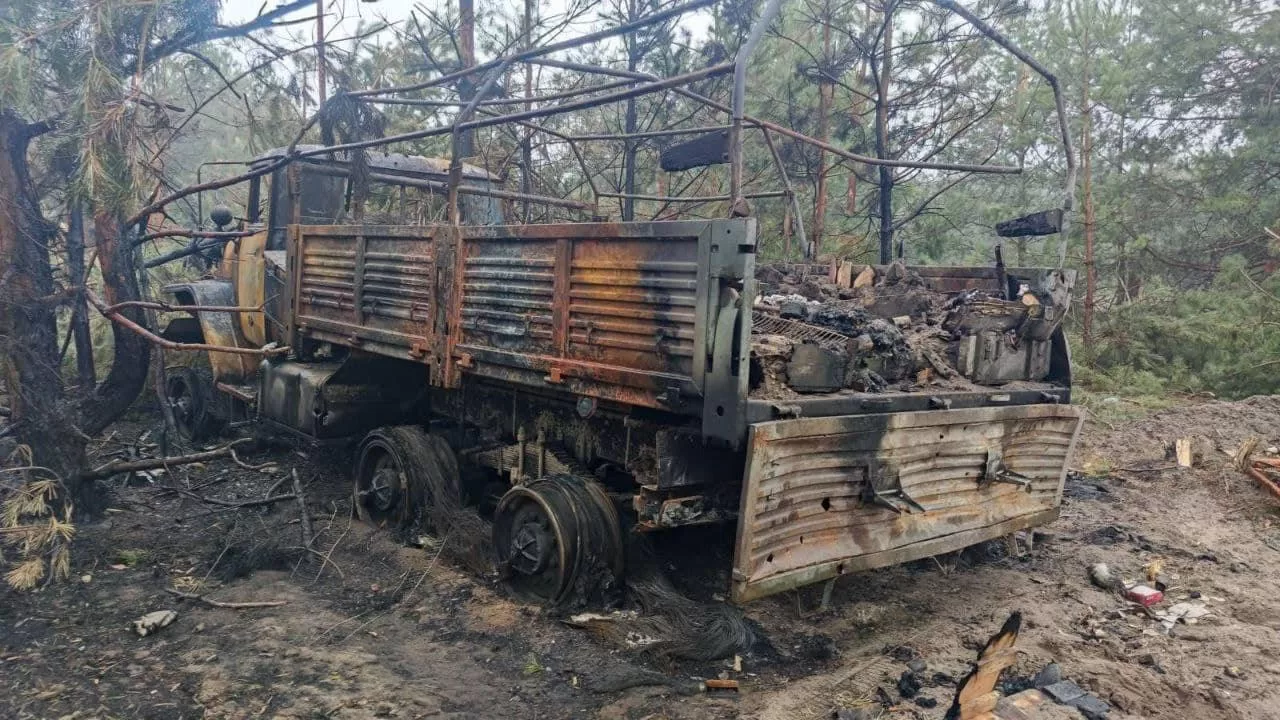 Знищена російська вантажівка / Фото: t.me/lost_warinua
