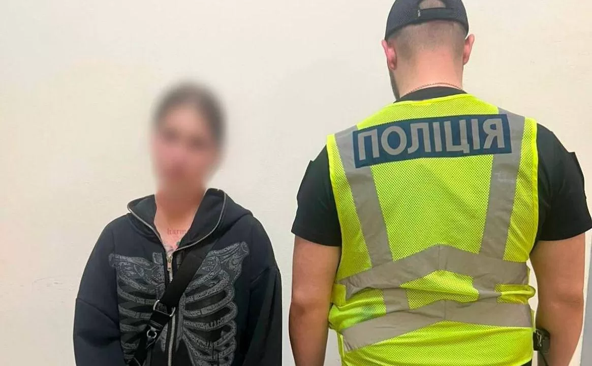 Затримана за напад на військового киянка / Фото: Поліція Києва