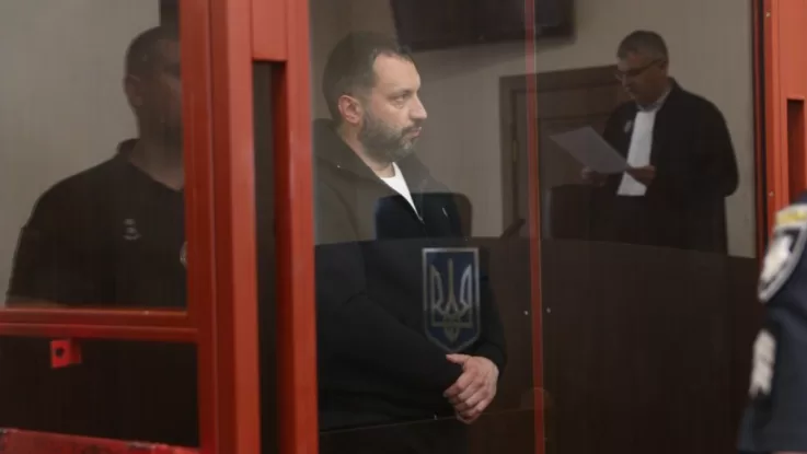 Перший заступник начальника Головного управління Національної поліції в Тернопільській області Андрій Ткачик під час судового засідання у Печерському районному суді міста Києва, 21 травня 2026 року / Фото: Суспільне Новини