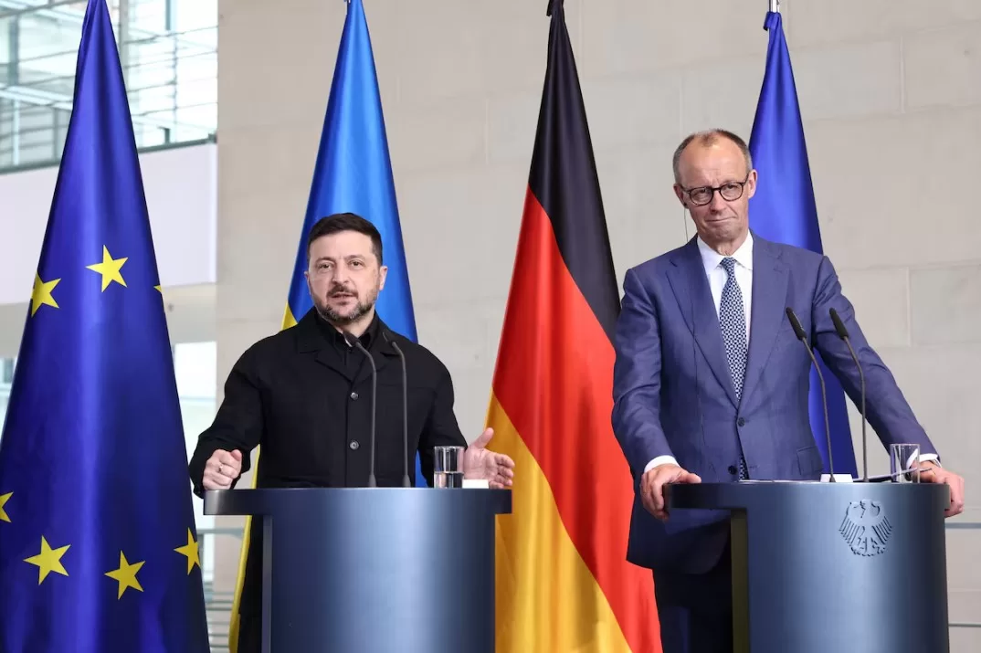 Канцлер Германии Фридрих Мерц и президент Украины Владимир Зеленский принимают участие в пресс-конференции в день немецко-украинских правительственных консультаций в канцелярии в Берлине, Германия, 14 апреля 2026 года / Фото: REUTERS/Лиза Йоханнсен