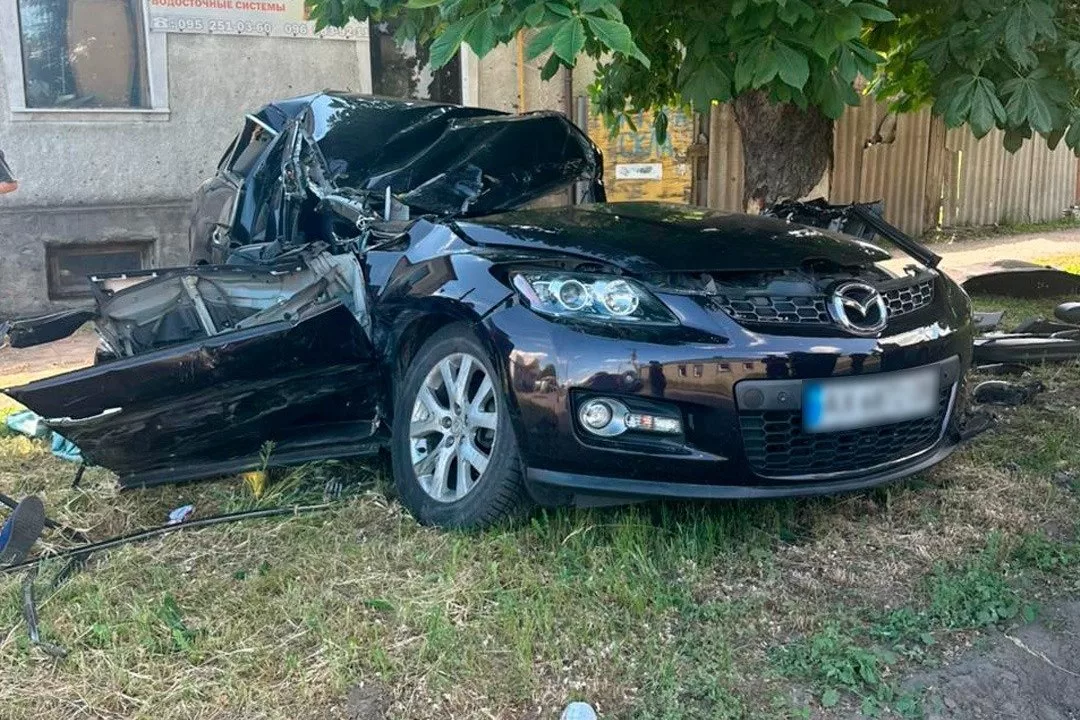 Пошкоджена у ДТП Mazda / Фото: Поліція Харківщини