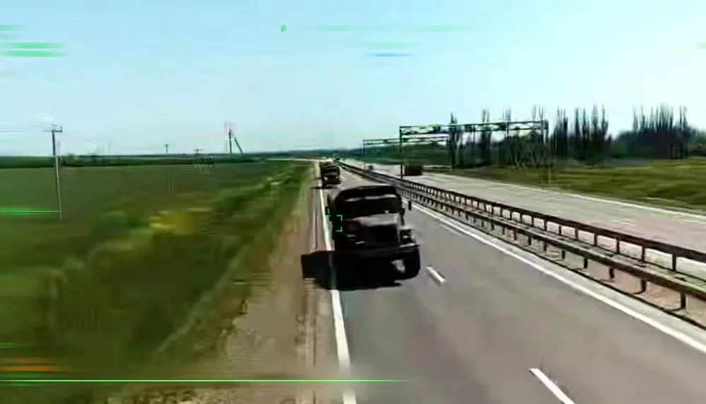 Російський транспорт в районі окупованого Маріуполя / Скриншот