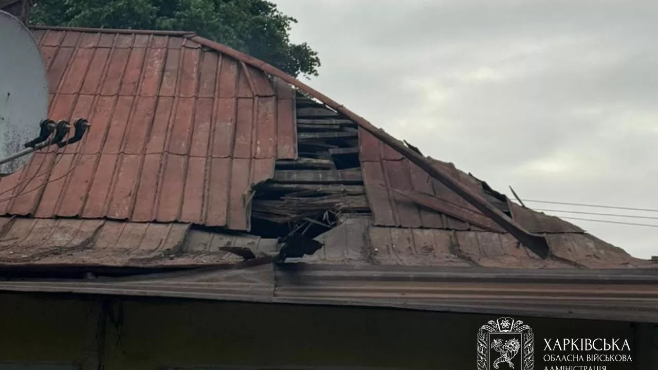 Наслідки атаки на селище Золочів / Фото: Харківська ОВА