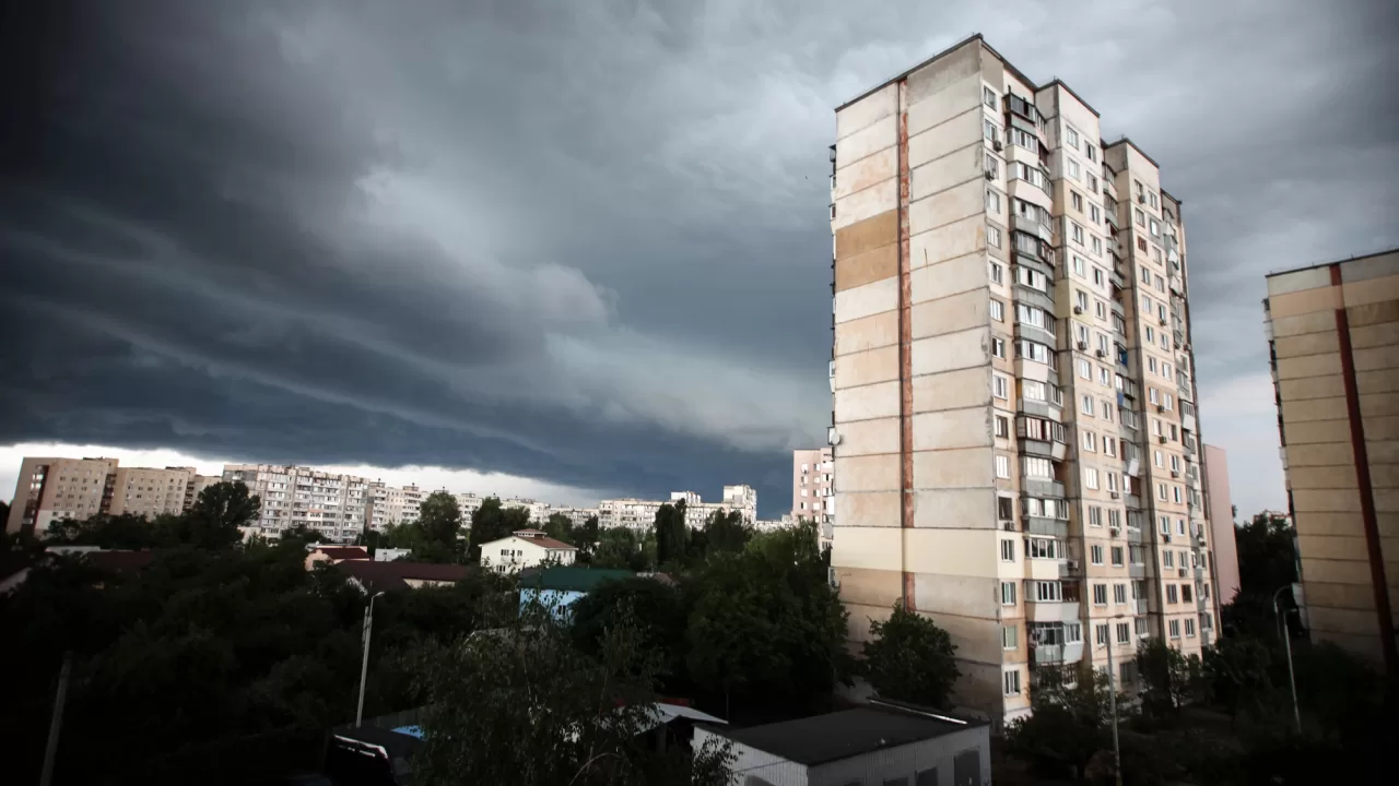 Тучи над городом / Фото: depositphotos