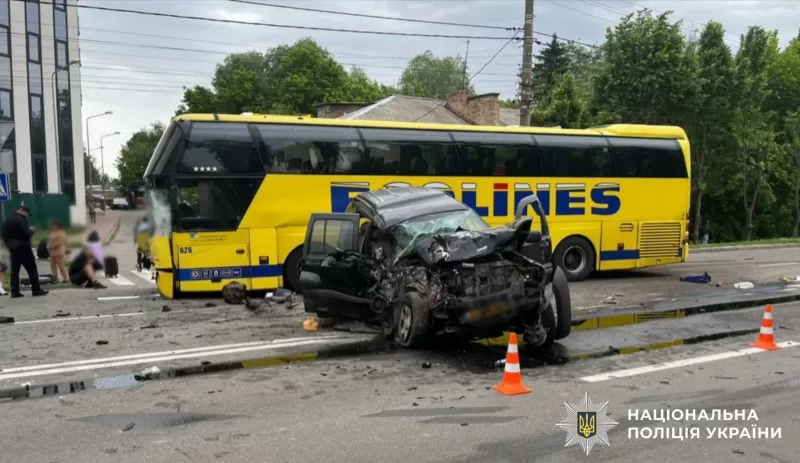 Смертельна ДТП у Борисполі: легковик врізався в рейсовий автобус / Фото: Нацполіція