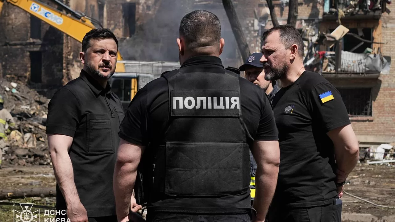 Володимир Зеленський та Ігор Клименко на місці удару по Києву 24 травня / Фото: t.me/V_Zelenskiy_official