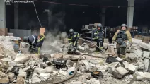 Последствия удара по «Новой почте» в Изюме / Фото: ГСЧС