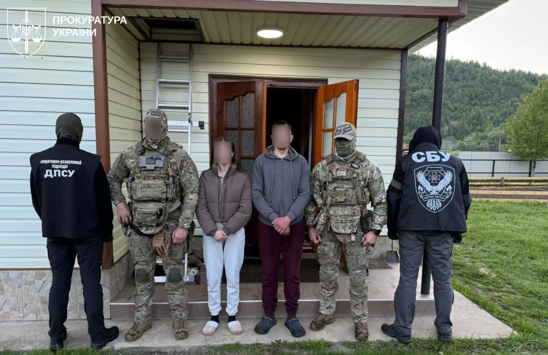 Затримані за підозрою у переправленні ухилянтів за кордон / Фото: Офіс генпрокурора