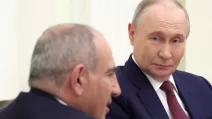 Путин и премьер-министр Армении Никол Пашинян проводят встречу в Кремле, 1 апреля 2026 года / Фото: Reuters