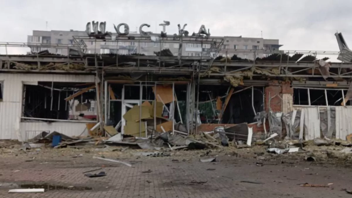 Разрушенный железнодорожный вокзал в Шостке / Фото: Укрзализныця