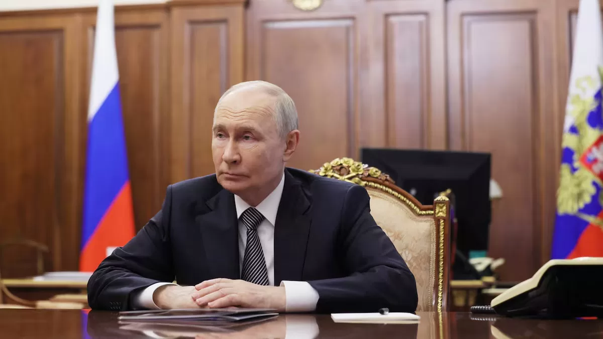 Президент Росії Володимир Путін на зустрічі з головою Російського союзу промисловців і підприємців Олександром Шохіним у Москві, 26 травня 2026 року / Фото: Reuters