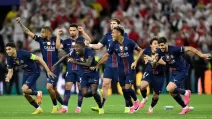 Футболисты ПСЖ празднуют победу в Будапеште / Фото: uefa.com