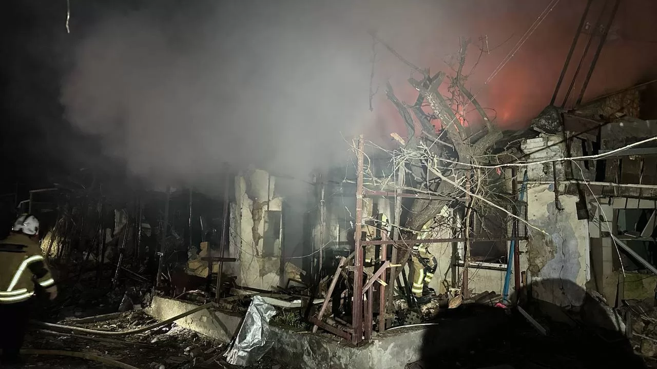 Пожежа на місці атаки на Одесу 1 червня / Фото: Одеська міська військова адміністрація