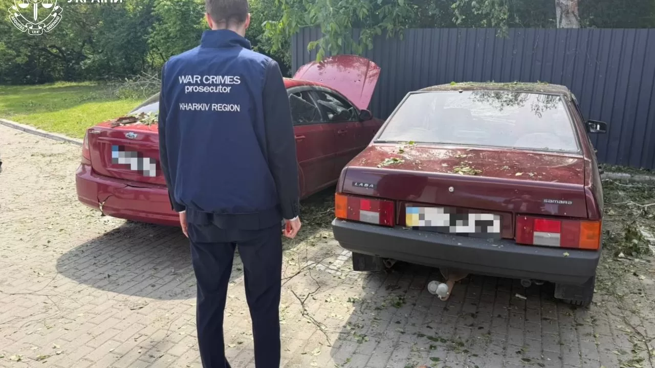 Пошкоджені автівки на АЗС у Харкові / Фото: Харківська обласна прокуратура