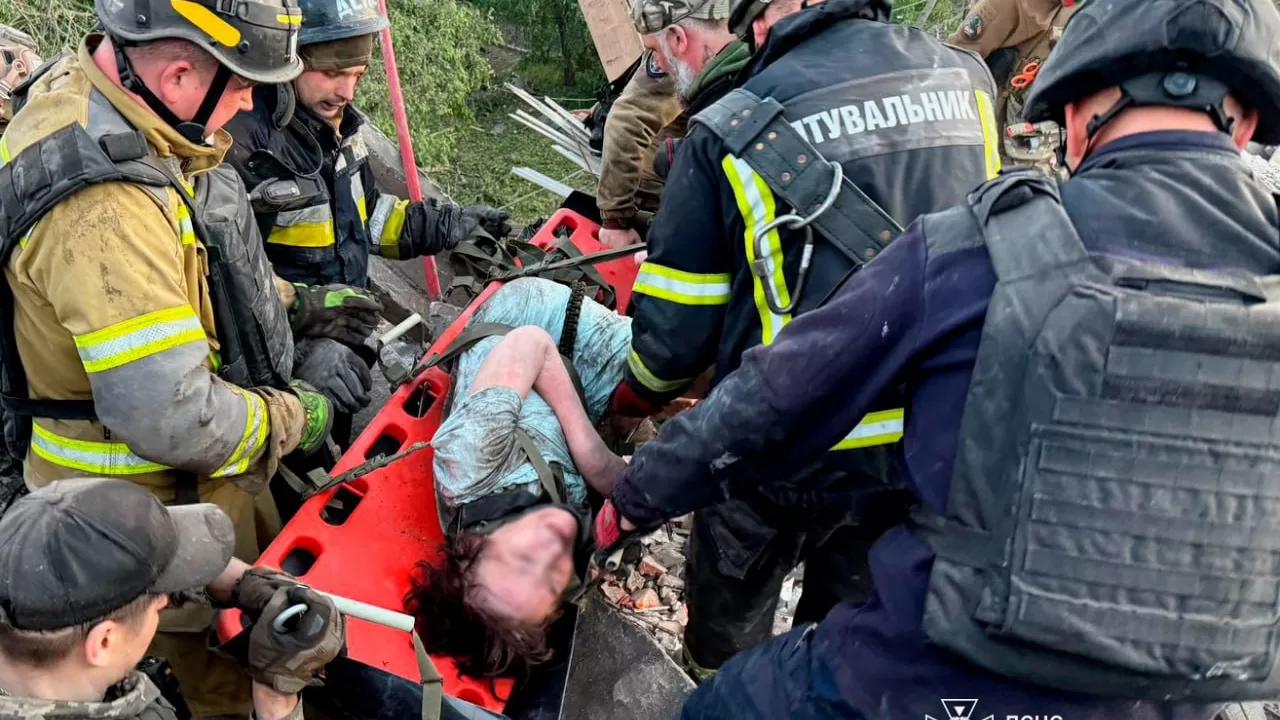 36 людей постраждали внаслідок удару РФ по Дніпру 2 червня / Фото: ДСНС