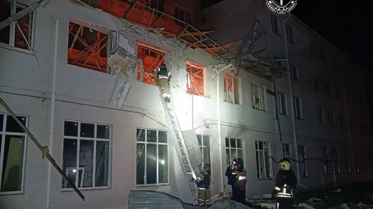 Рятувальники на місці атаки на Харків 2 червня / Фото: Харківська обласна прокуратура