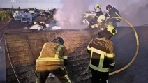 Спасатели на месте удара РФ по Киевской области 2 июня / Фото: ГСЧС
