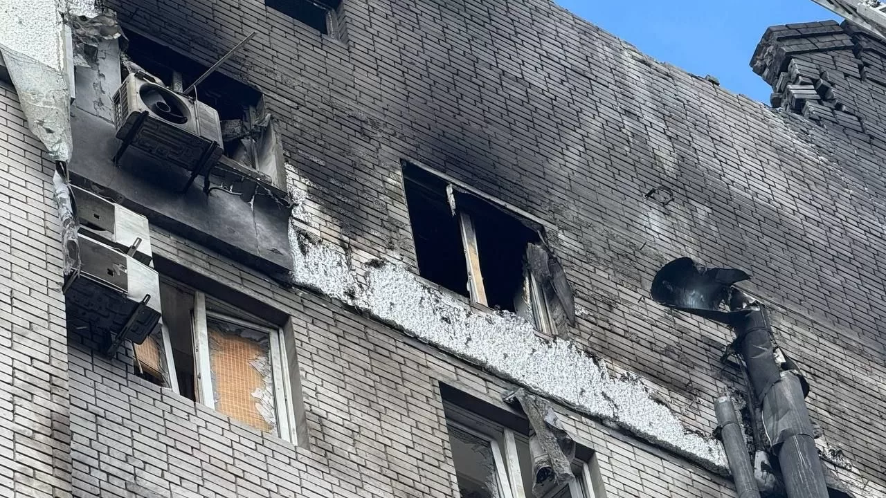 Удар за ударом: после ночной трагедии, унесшей жизни 15 человек, россияне вновь атаковали Днепр, пострадали дети / Фото: Днепропетровская ОВА