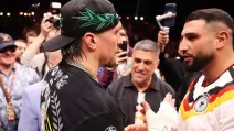 Александр Усик и Агит Кабаел / Фото: wbcboxing.com