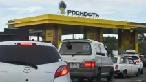 Черга на заправку «Роснефти» / Фото: РосЗМІ
