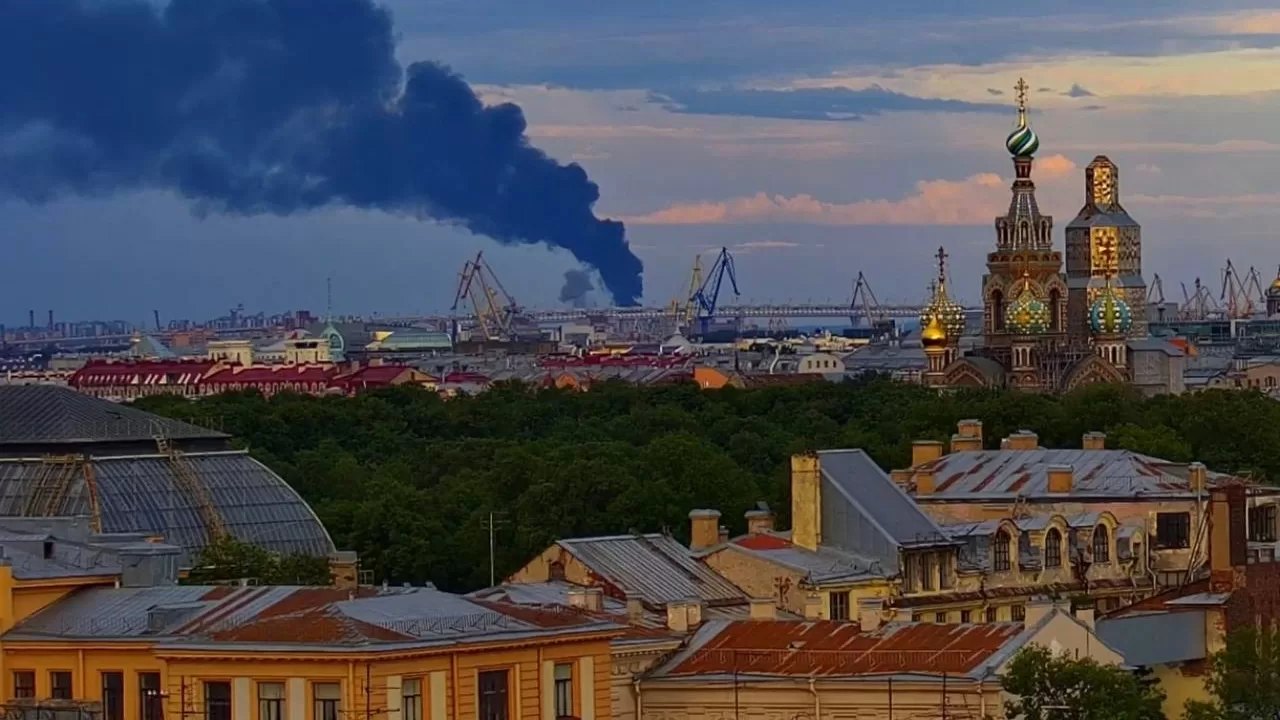 Пожежа на території АТ "Петербурзький нафтовий термінал" / Фото: Exilenova+