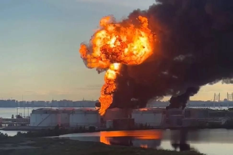 Пожар на Петербургском нефтяном терминале / Фото: Exilenova+